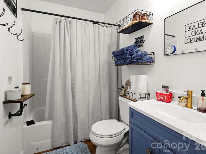 354 Boulder View Drive, Flat Rock, NC 28731.  MLS# CAR4403258, YatesRealty ID 37905. 2nd floor bathroom