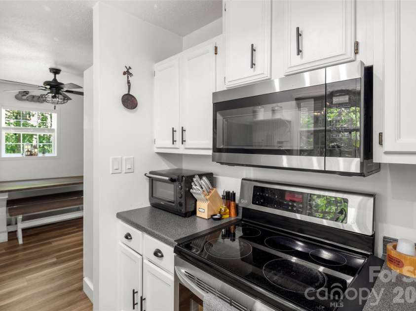 354 Boulder View Drive, Flat Rock, NC 28731.  MLS# CAR4403258, YatesRealty ID 37905. 