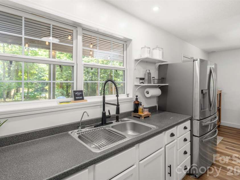 354 Boulder View Drive, Flat Rock, NC 28731.  MLS# CAR4403258, YatesRealty ID 37905. 