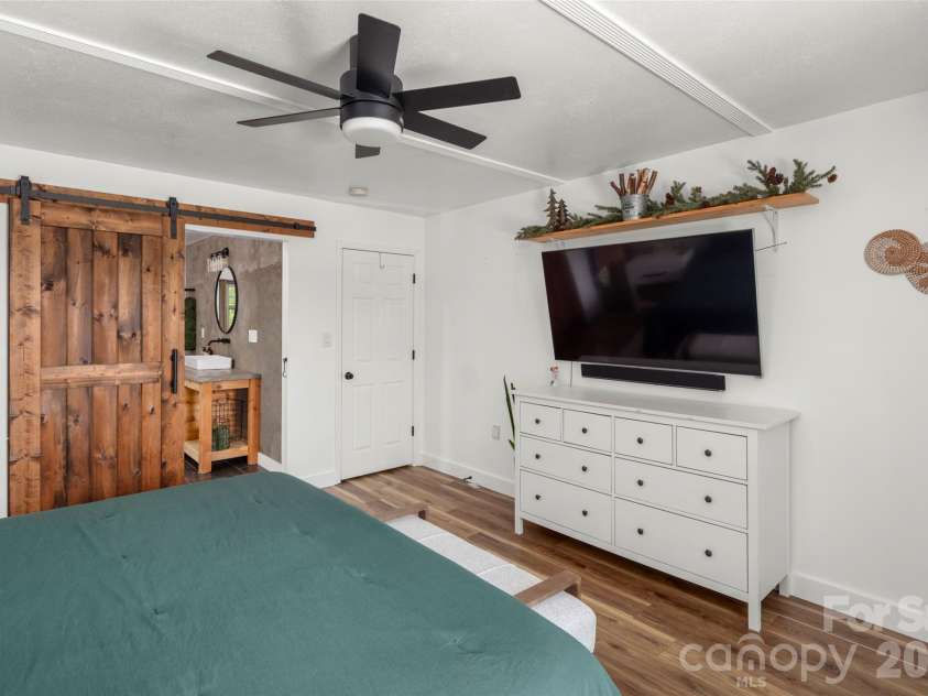 354 Boulder View Drive, Flat Rock, NC 28731.  MLS# CAR4403258, YatesRealty ID 37905. 