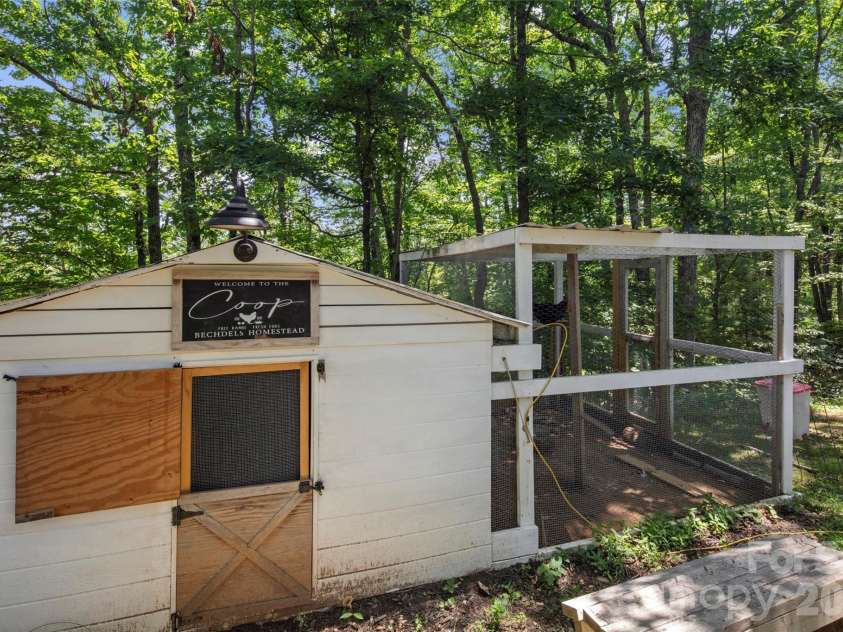 354 Boulder View Drive, Flat Rock, NC 28731.  MLS# CAR4403258, YatesRealty ID 37905. 