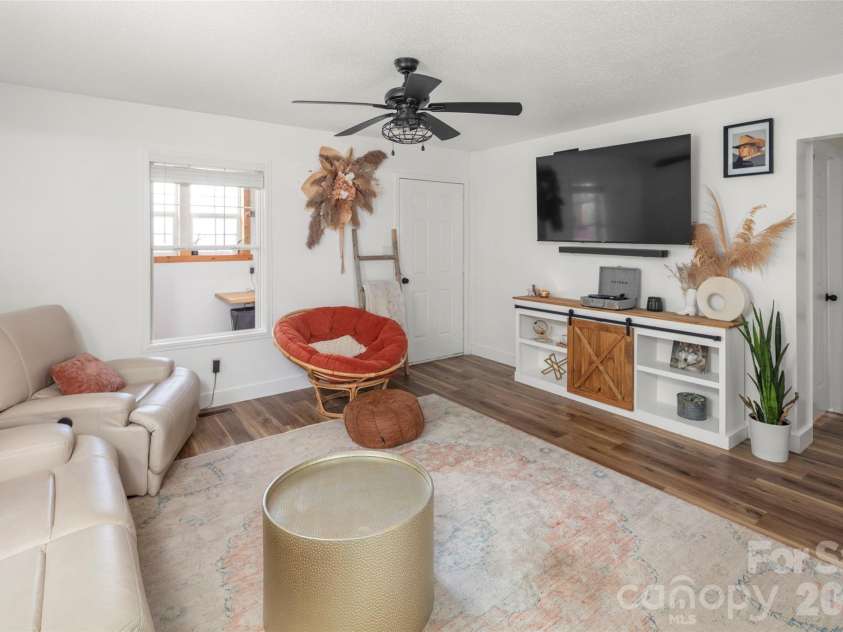 354 Boulder View Drive, Flat Rock, NC 28731.  MLS# CAR4403258, YatesRealty ID 37905. Living room