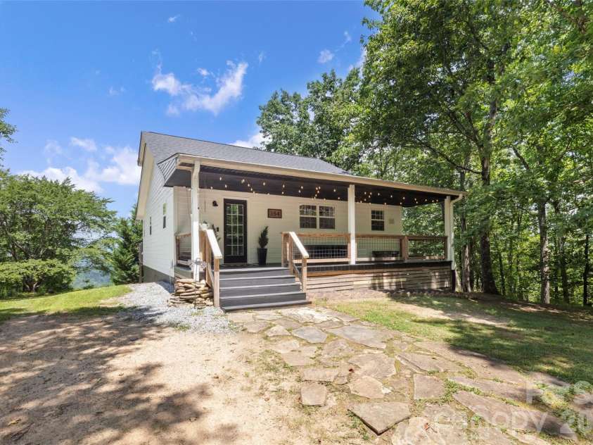 354 Boulder View Drive, Flat Rock, NC 28731.  MLS# CAR4403258, YatesRealty ID 37905. Welcome home!