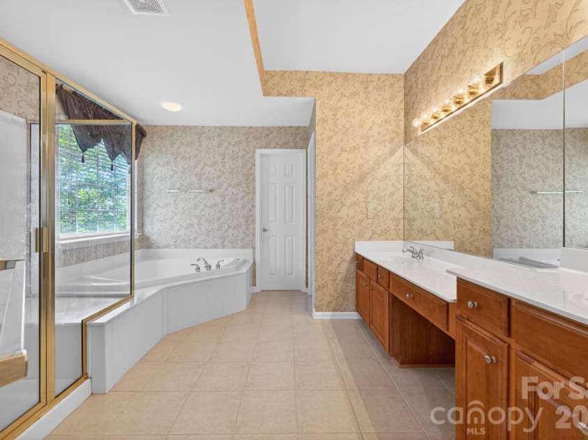 15936 Northstone Drive, Huntersville, NC 28078.  MLS# CAR4391783, YatesRealty ID 37906. 