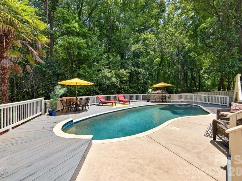 6601 Woodshed Circle, Charlotte, NC 28270.  MLS# CAR4405075, YatesRealty ID 37908. 