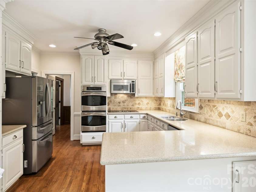 9436 Hathwyck Court, Matthews, NC 28105.  MLS# CAR4372188, YatesRealty ID 37909. Kitchen