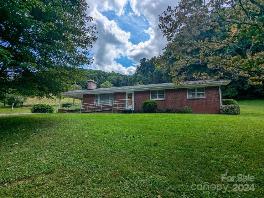 1524 Seven Mile Ridge Road, Burnsville, NC 28714.  MLS# CAR4166192, YatesRealty ID 3791. 