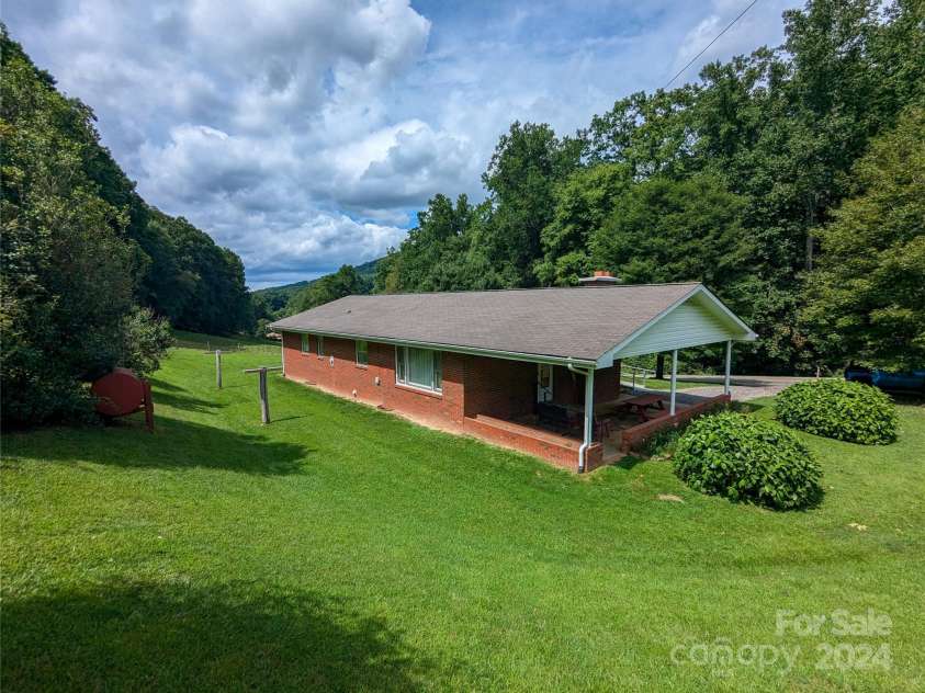 1524 Seven Mile Ridge Road, Burnsville, NC 28714.  MLS# CAR4166192, YatesRealty ID 3791. 