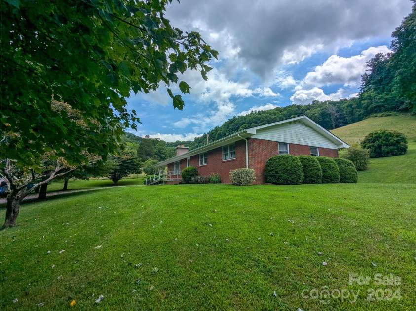 1524 Seven Mile Ridge Road, Burnsville, NC 28714.  MLS# CAR4166192, YatesRealty ID 3791. 