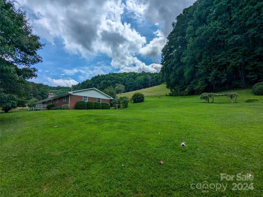 1524 Seven Mile Ridge Road, Burnsville, NC 28714.  MLS# CAR4166192, YatesRealty ID 3791. 