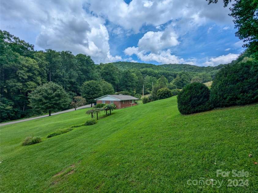 1524 Seven Mile Ridge Road, Burnsville, NC 28714.  MLS# CAR4166192, YatesRealty ID 3791. 