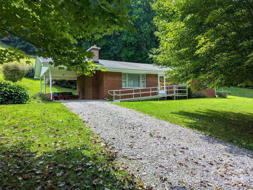 1524 Seven Mile Ridge Road, Burnsville, NC 28714.  MLS# CAR4166192, YatesRealty ID 3791. 