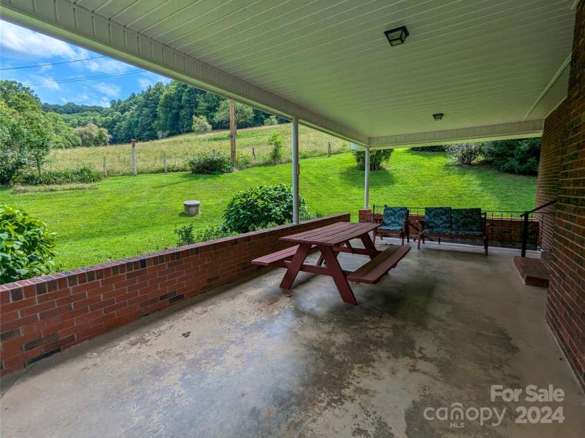 1524 Seven Mile Ridge Road, Burnsville, NC 28714.  MLS# CAR4166192, YatesRealty ID 3791. 