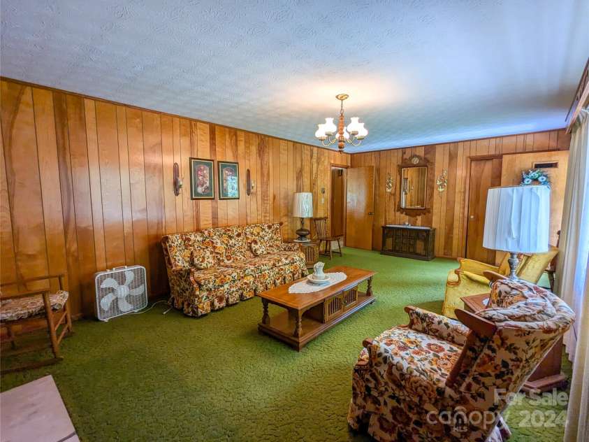 1524 Seven Mile Ridge Road, Burnsville, NC 28714.  MLS# CAR4166192, YatesRealty ID 3791. 