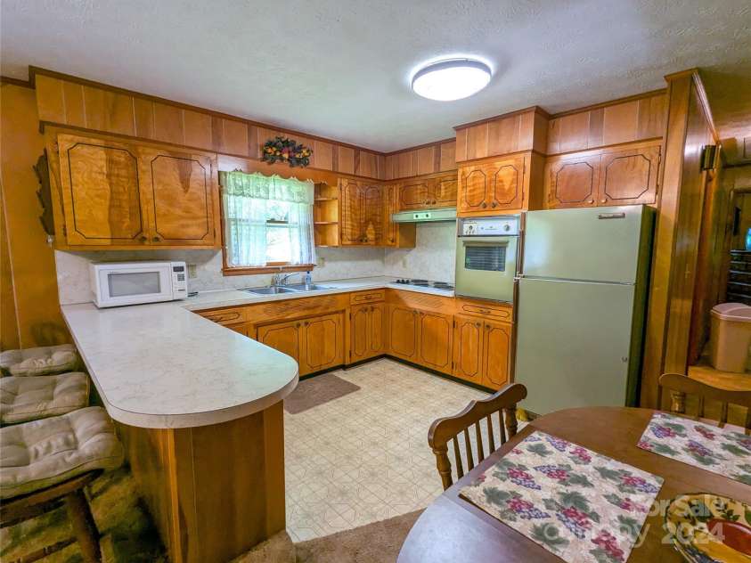 1524 Seven Mile Ridge Road, Burnsville, NC 28714.  MLS# CAR4166192, YatesRealty ID 3791. 