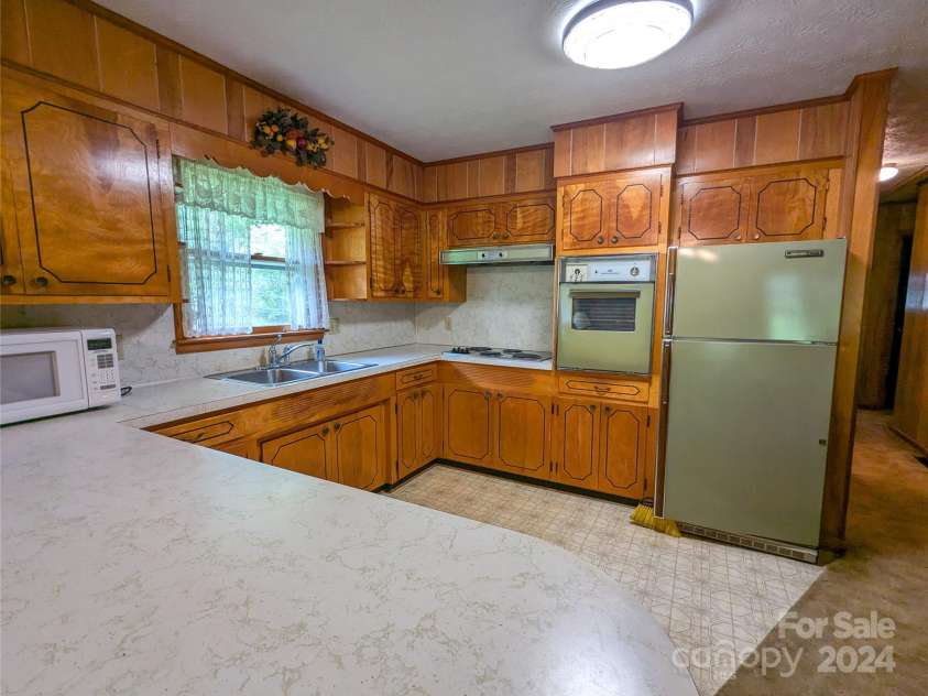 1524 Seven Mile Ridge Road, Burnsville, NC 28714.  MLS# CAR4166192, YatesRealty ID 3791. 