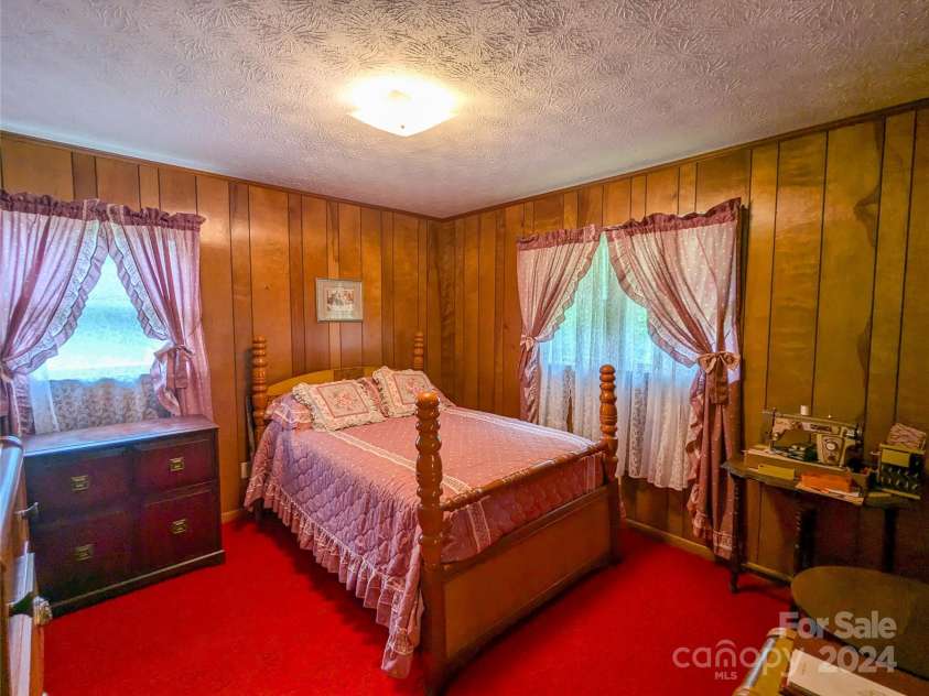 1524 Seven Mile Ridge Road, Burnsville, NC 28714.  MLS# CAR4166192, YatesRealty ID 3791. 