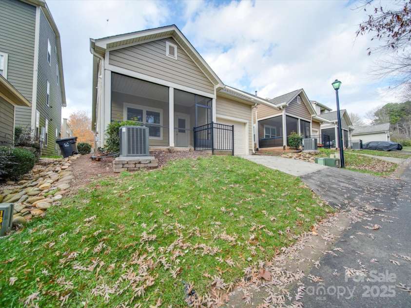 15334 Birkdale Commons Parkway, Huntersville, NC 28078.  MLS# CAR4207665, YatesRealty ID 3791. Back of House
