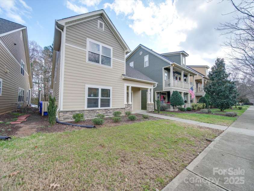 15334 Birkdale Commons Parkway, Huntersville, NC 28078.  MLS# CAR4207665, YatesRealty ID 3791. Front View