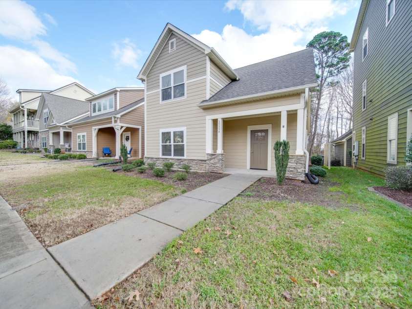 15334 Birkdale Commons Parkway, Huntersville, NC 28078.  MLS# CAR4207665, YatesRealty ID 3791. Front View