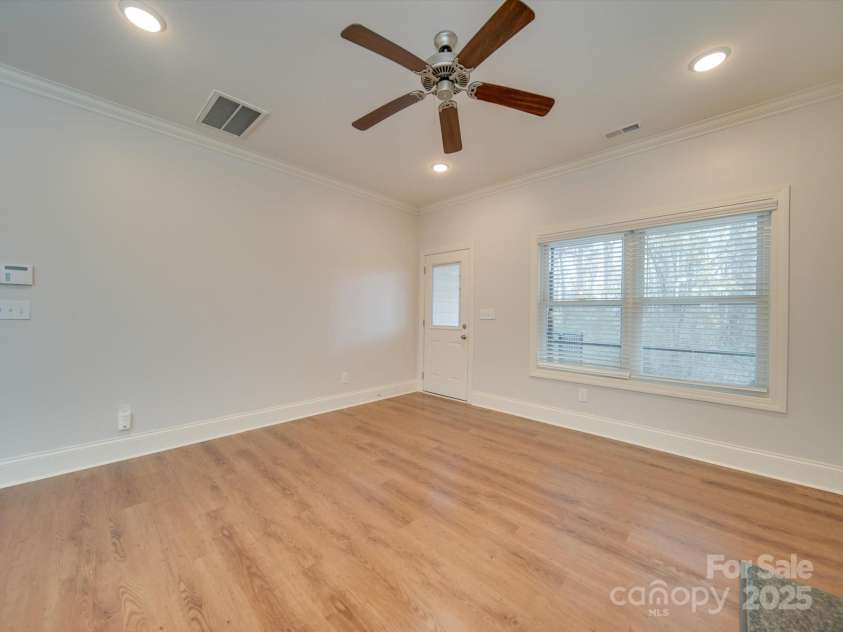 15334 Birkdale Commons Parkway, Huntersville, NC 28078.  MLS# CAR4207665, YatesRealty ID 3791. Great Room