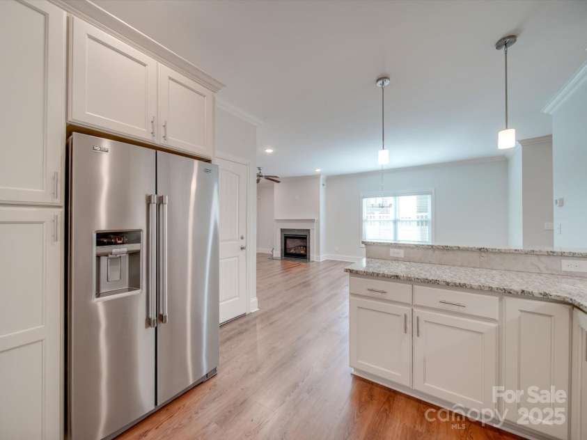 15334 Birkdale Commons Parkway, Huntersville, NC 28078.  MLS# CAR4207665, YatesRealty ID 3791. Kitchen