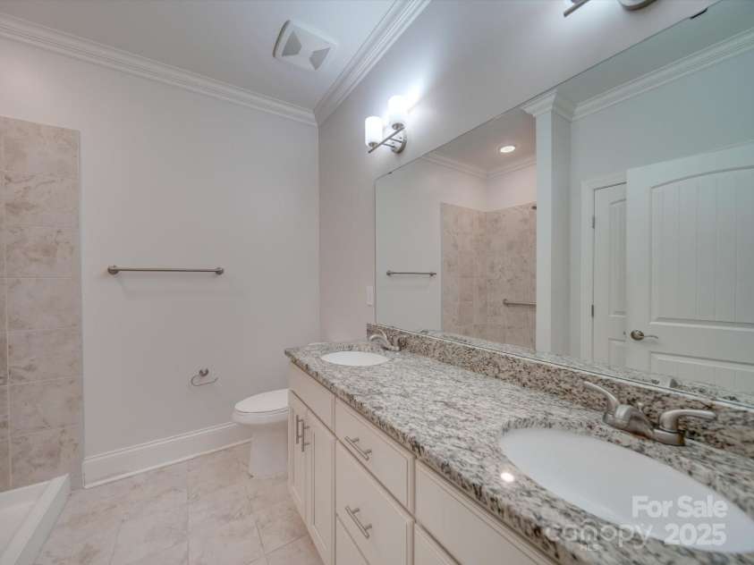 15334 Birkdale Commons Parkway, Huntersville, NC 28078.  MLS# CAR4207665, YatesRealty ID 3791. Primary Bathroom