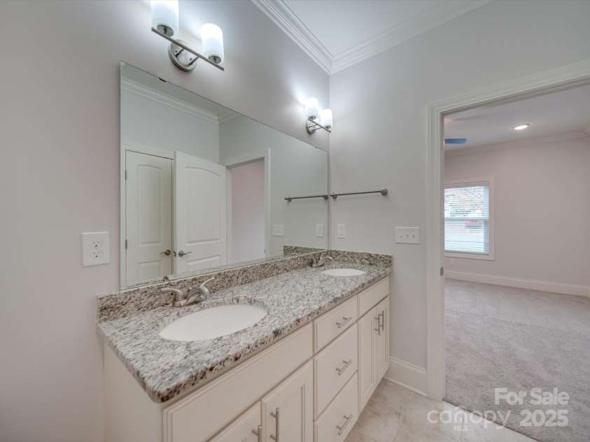 15334 Birkdale Commons Parkway, Huntersville, NC 28078.  MLS# CAR4207665, YatesRealty ID 3791. Primary Bathroom
