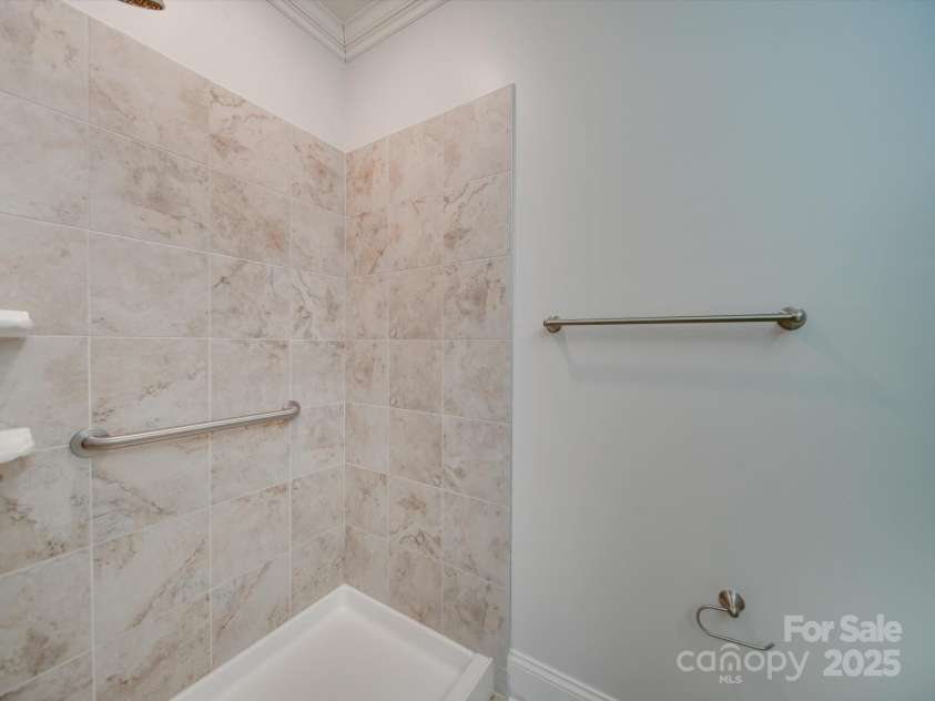 15334 Birkdale Commons Parkway, Huntersville, NC 28078.  MLS# CAR4207665, YatesRealty ID 3791. Primary Bathroom