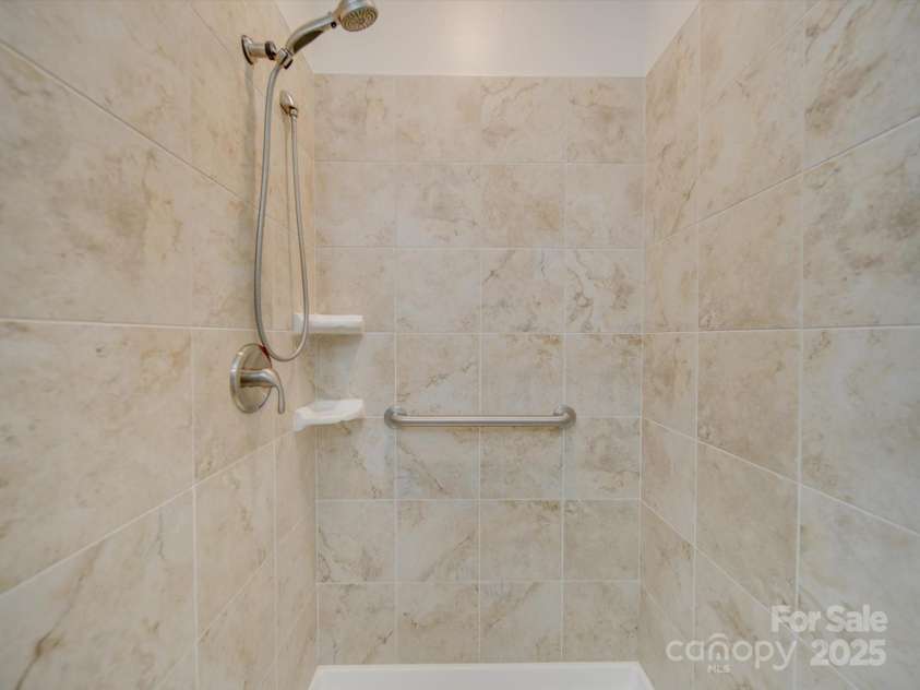 15334 Birkdale Commons Parkway, Huntersville, NC 28078.  MLS# CAR4207665, YatesRealty ID 3791. Primary Bathroom