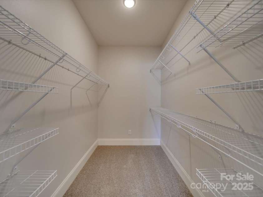 15334 Birkdale Commons Parkway, Huntersville, NC 28078.  MLS# CAR4207665, YatesRealty ID 3791. Primary Walk-in Closet