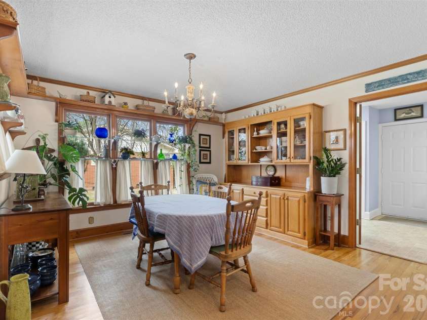 1615 Eastwood Drive, Kannapolis, NC 28081.  MLS# CAR4347467, YatesRealty ID 3791. Breakfast area