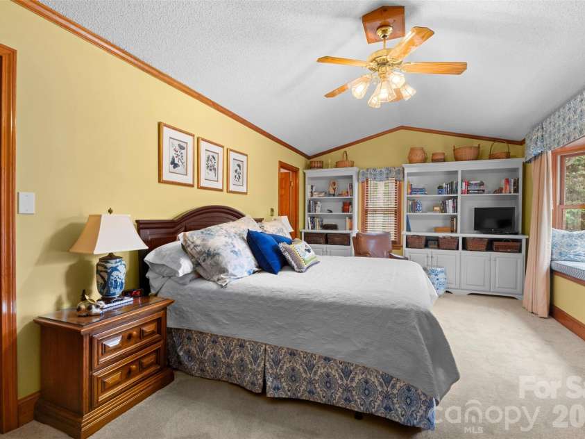 1615 Eastwood Drive, Kannapolis, NC 28081.  MLS# CAR4347467, YatesRealty ID 3791. Primary Suite