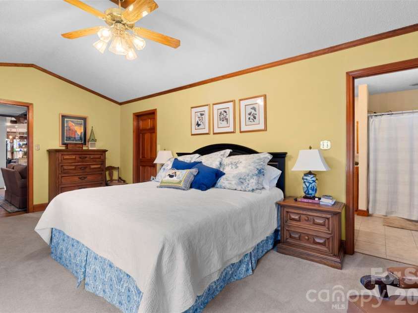 1615 Eastwood Drive, Kannapolis, NC 28081.  MLS# CAR4347467, YatesRealty ID 3791. Primary Suite