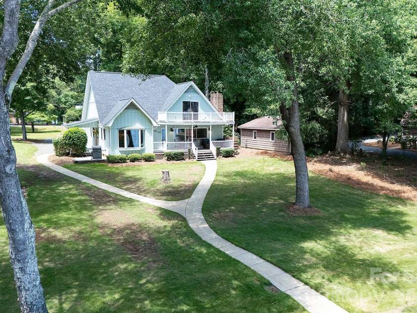 136 Lakeland Circle, Mount Gilead, NC 27306.  MLS# CAR4402425, YatesRealty ID 37914. 
