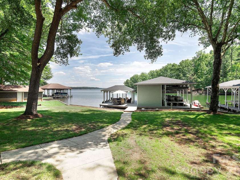 136 Lakeland Circle, Mount Gilead, NC 27306.  MLS# CAR4402425, YatesRealty ID 37914. 