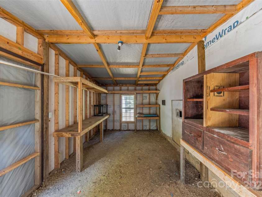 425 Lyndhurst Drive, Hendersonville, NC 28791.  MLS# CAR4302136, YatesRealty ID 3792. 