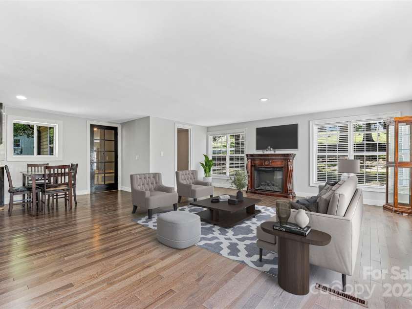 425 Lyndhurst Drive, Hendersonville, NC 28791.  MLS# CAR4302136, YatesRealty ID 3792. Virtually Staged