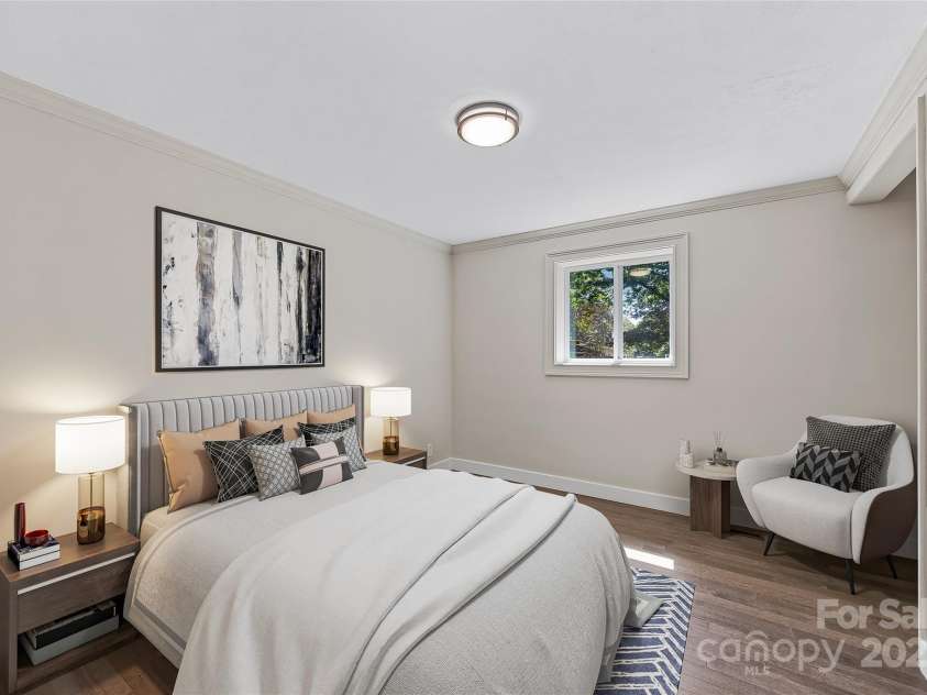 425 Lyndhurst Drive, Hendersonville, NC 28791.  MLS# CAR4302136, YatesRealty ID 3792. Virtually Staged