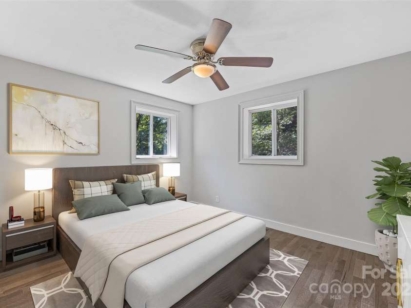 425 Lyndhurst Drive, Hendersonville, NC 28791.  MLS# CAR4302136, YatesRealty ID 3792. Virtually Staged