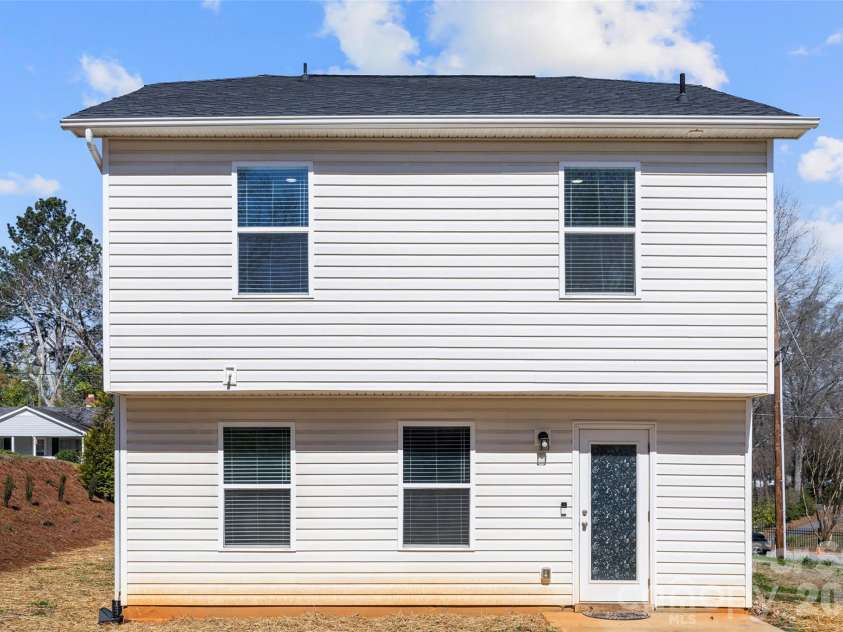 463 Barr Street, Lancaster, SC 29720.  MLS# CAR4354951, YatesRealty ID 3792. 