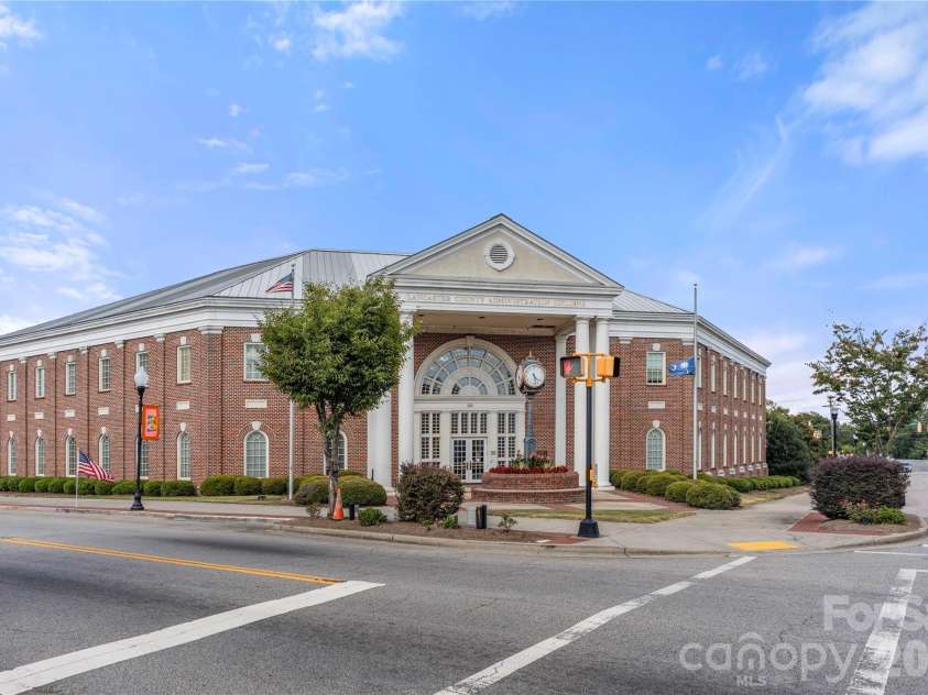 463 Barr Street, Lancaster, SC 29720.  MLS# CAR4354951, YatesRealty ID 3792. 