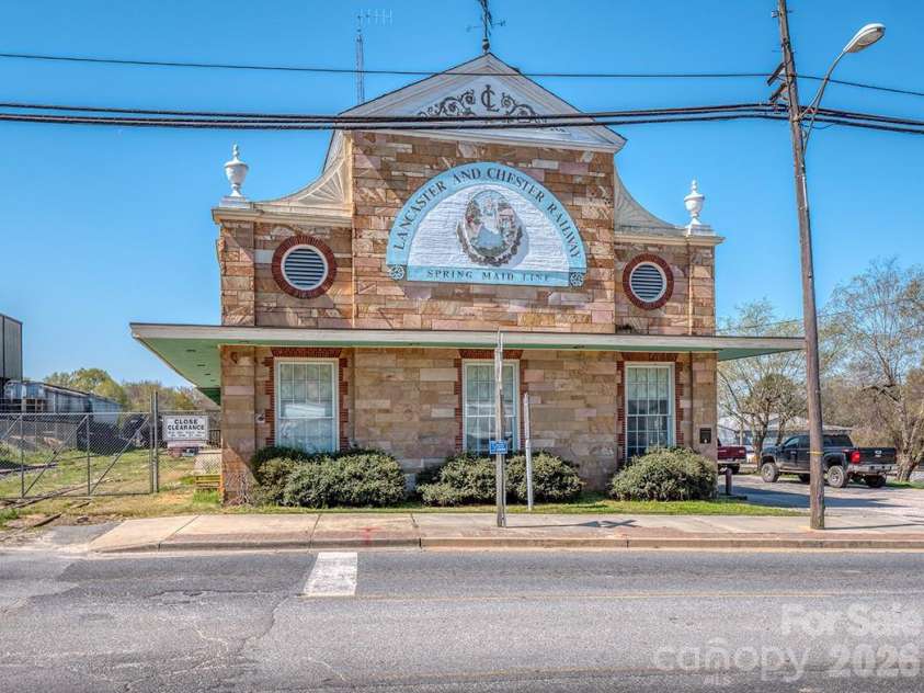 463 Barr Street, Lancaster, SC 29720.  MLS# CAR4354951, YatesRealty ID 3792. 