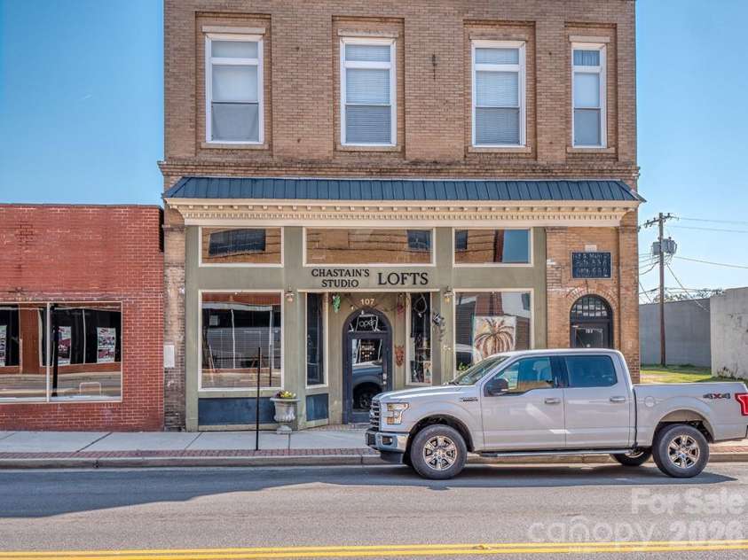 463 Barr Street, Lancaster, SC 29720.  MLS# CAR4354951, YatesRealty ID 3792. 