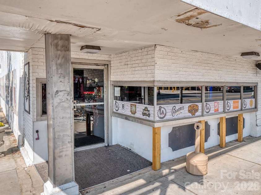 463 Barr Street, Lancaster, SC 29720.  MLS# CAR4354951, YatesRealty ID 3792. LA Taproom