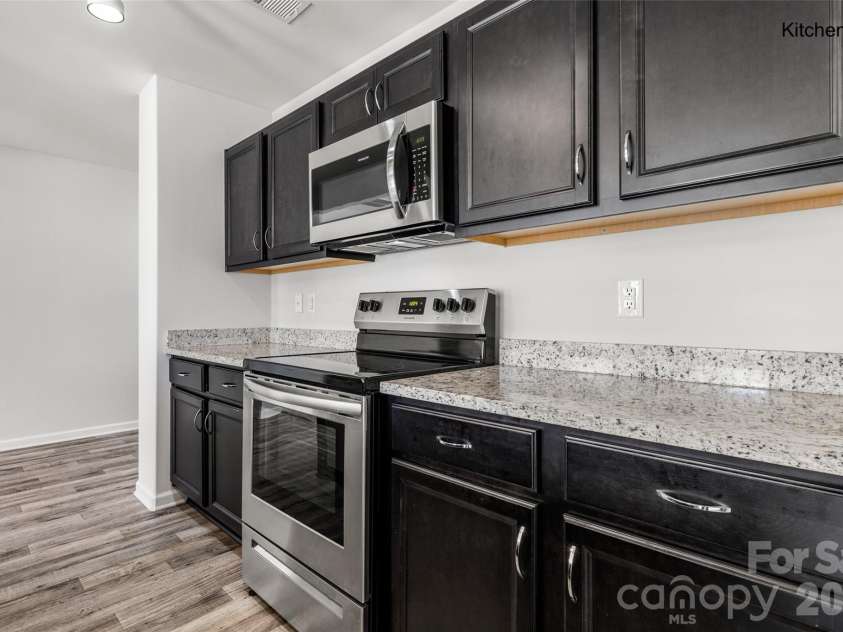 463 Barr Street, Lancaster, SC 29720.  MLS# CAR4354951, YatesRealty ID 3792. Soft close cabinet drawers, Granite counters, stainless appliances.