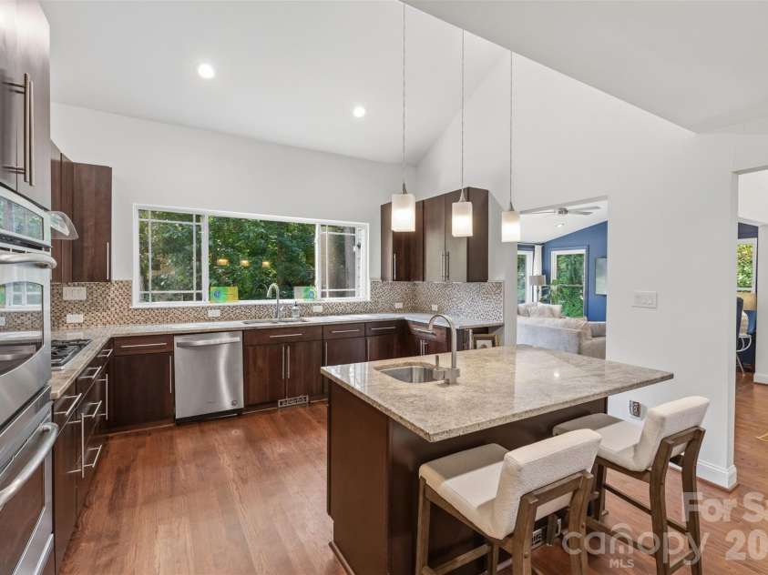 6219 Fair Valley Drive, Charlotte, NC 28226.  MLS# CAR4400591, YatesRealty ID 37924. 