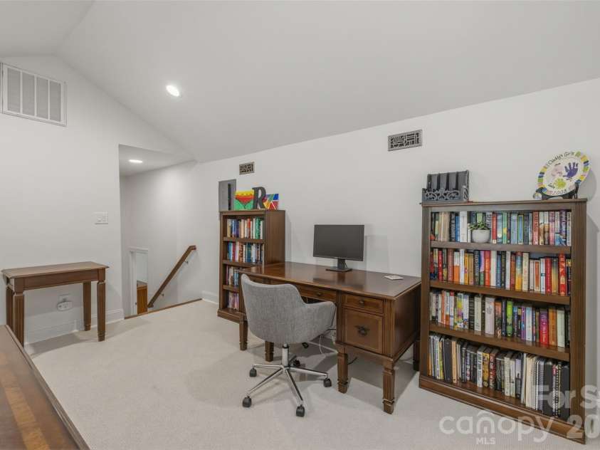 6219 Fair Valley Drive, Charlotte, NC 28226.  MLS# CAR4400591, YatesRealty ID 37924. 