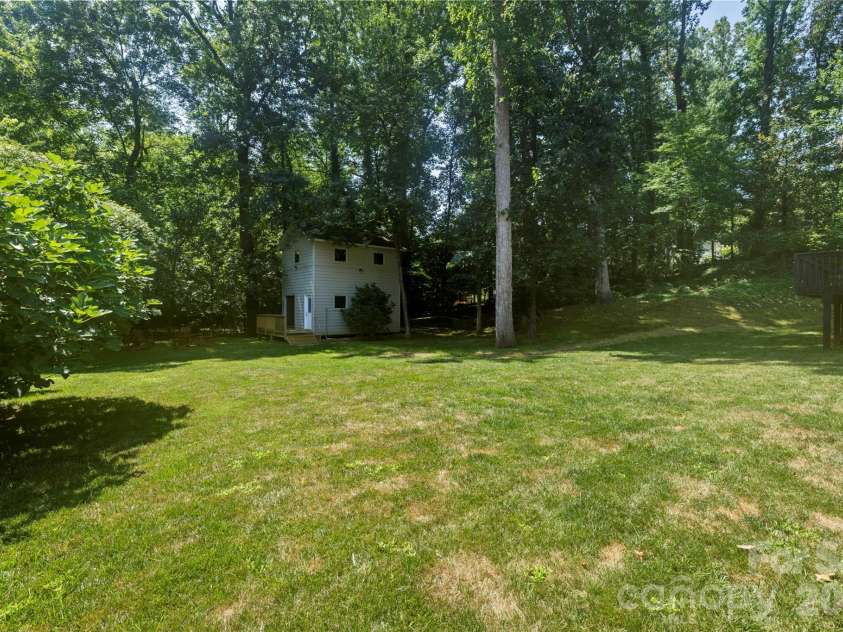 6219 Fair Valley Drive, Charlotte, NC 28226.  MLS# CAR4400591, YatesRealty ID 37924. 