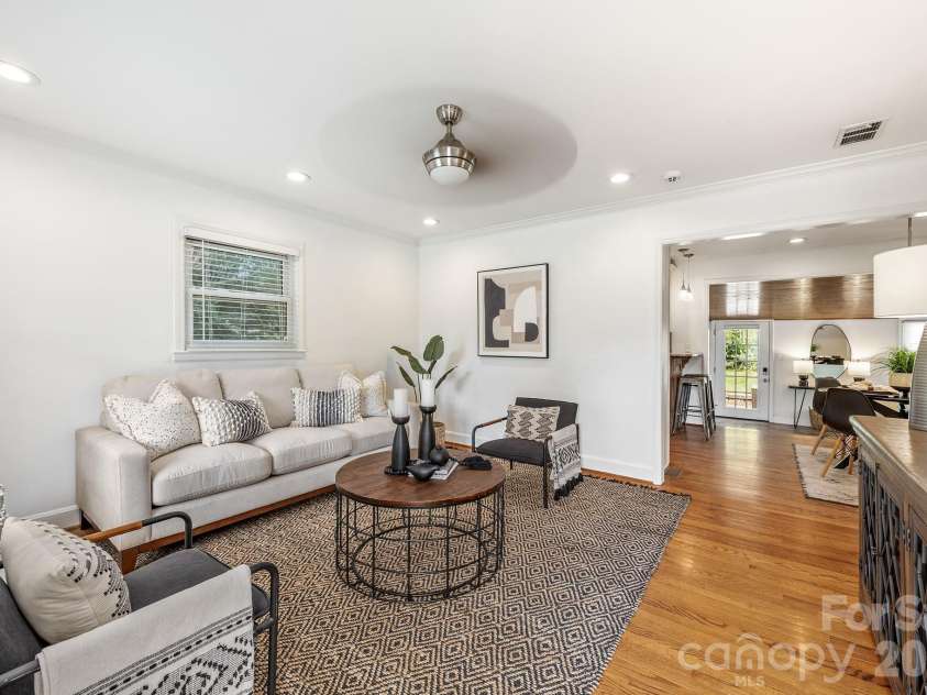 3600 Litchfield Road, Charlotte, NC 28211.  MLS# CAR4401318, YatesRealty ID 37926. 
